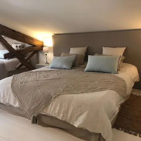 Le Val Du Lys Bed & Breakfast